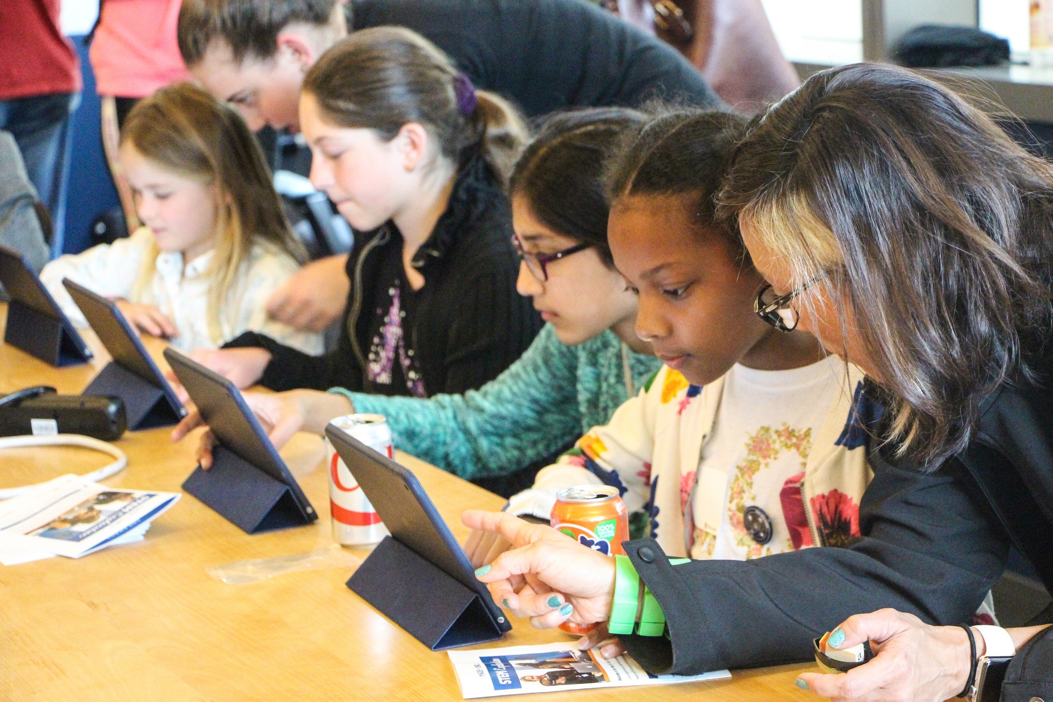 U.S. students, executives discuss diversity in tech sector